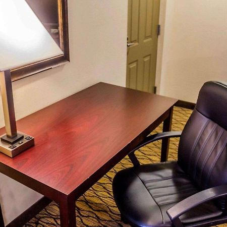 Quality Inn Waterbury Esterno foto