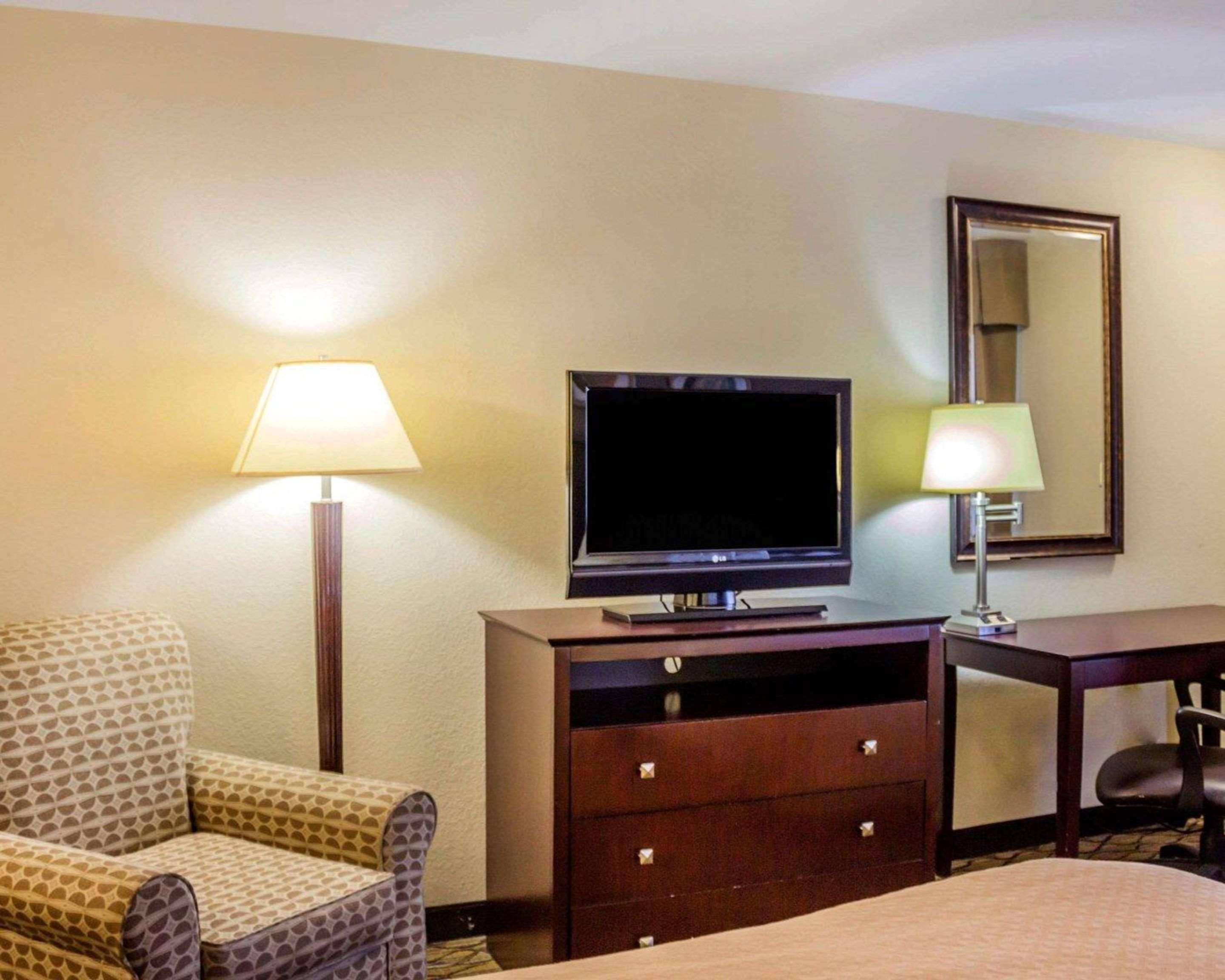 Quality Inn Waterbury Esterno foto