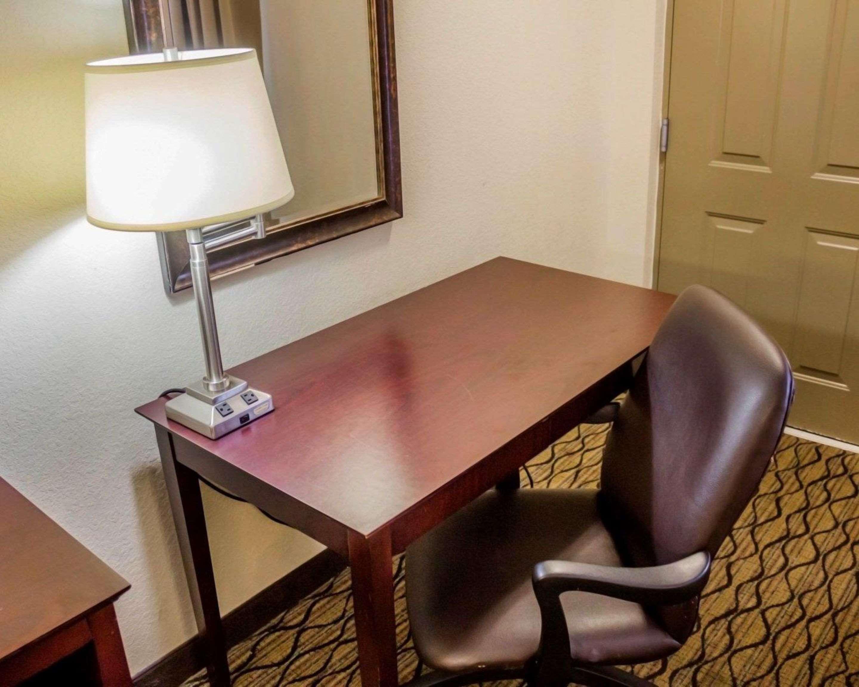 Quality Inn Waterbury Esterno foto