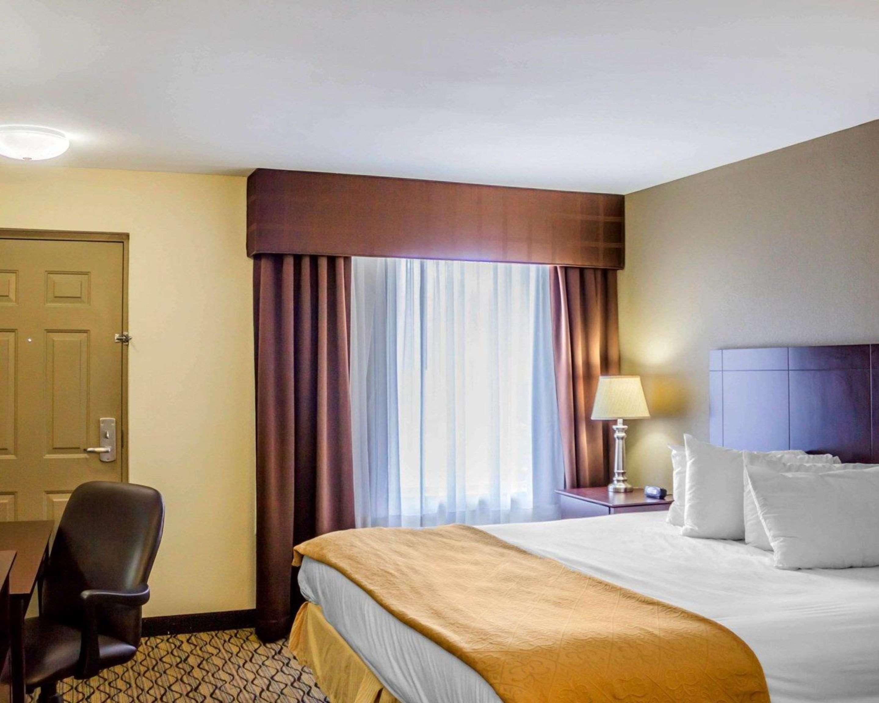 Quality Inn Waterbury Esterno foto