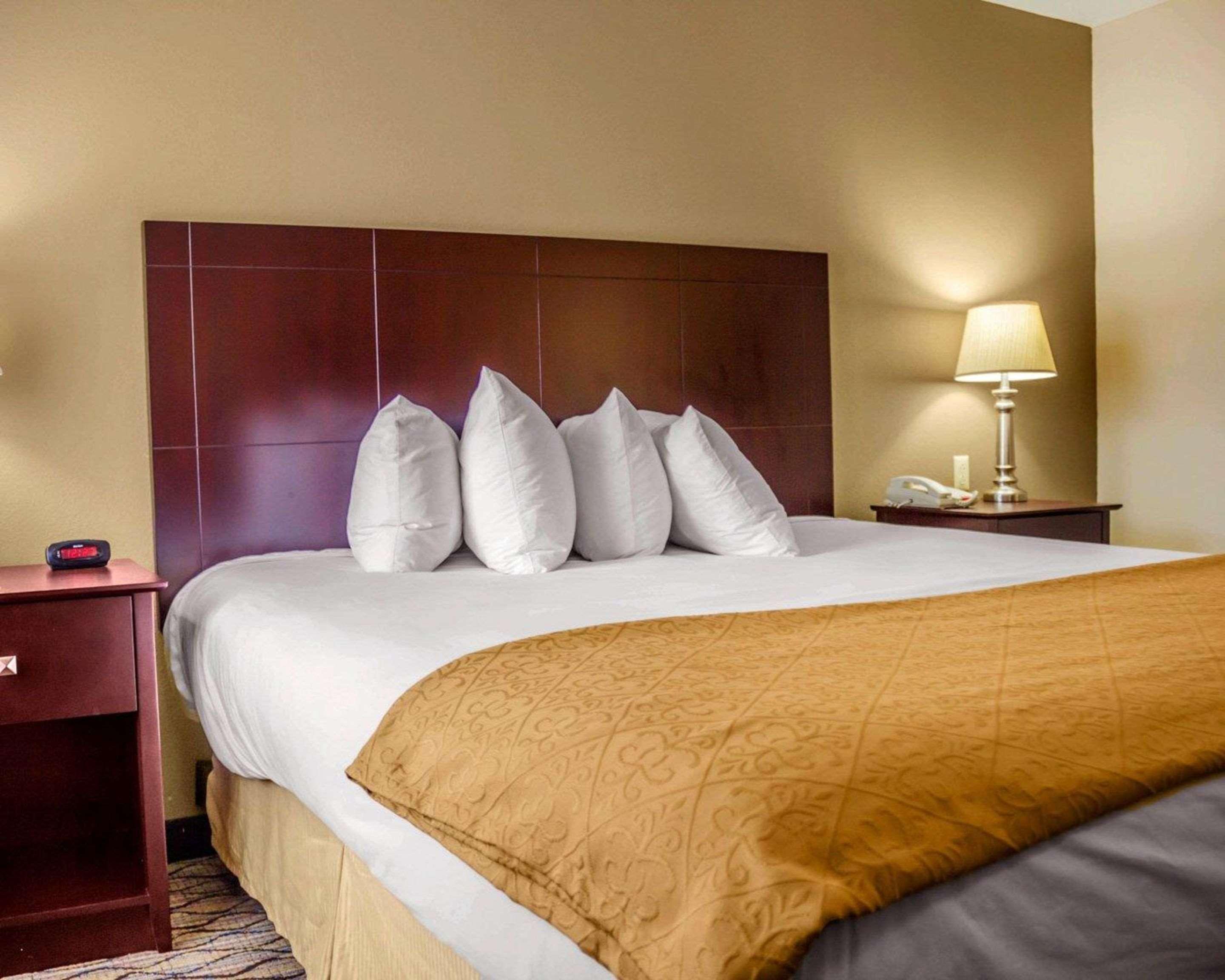 Quality Inn Waterbury Esterno foto