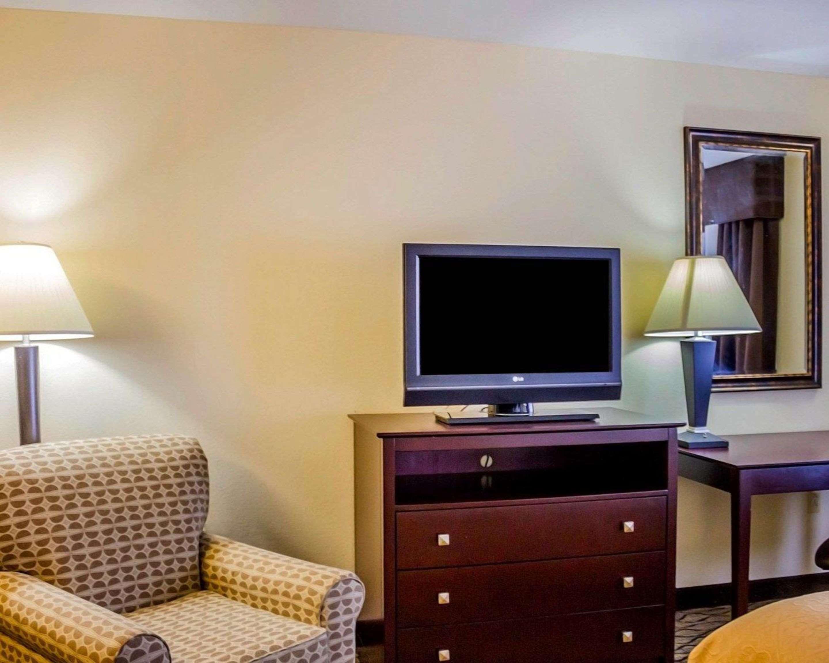 Quality Inn Waterbury Esterno foto