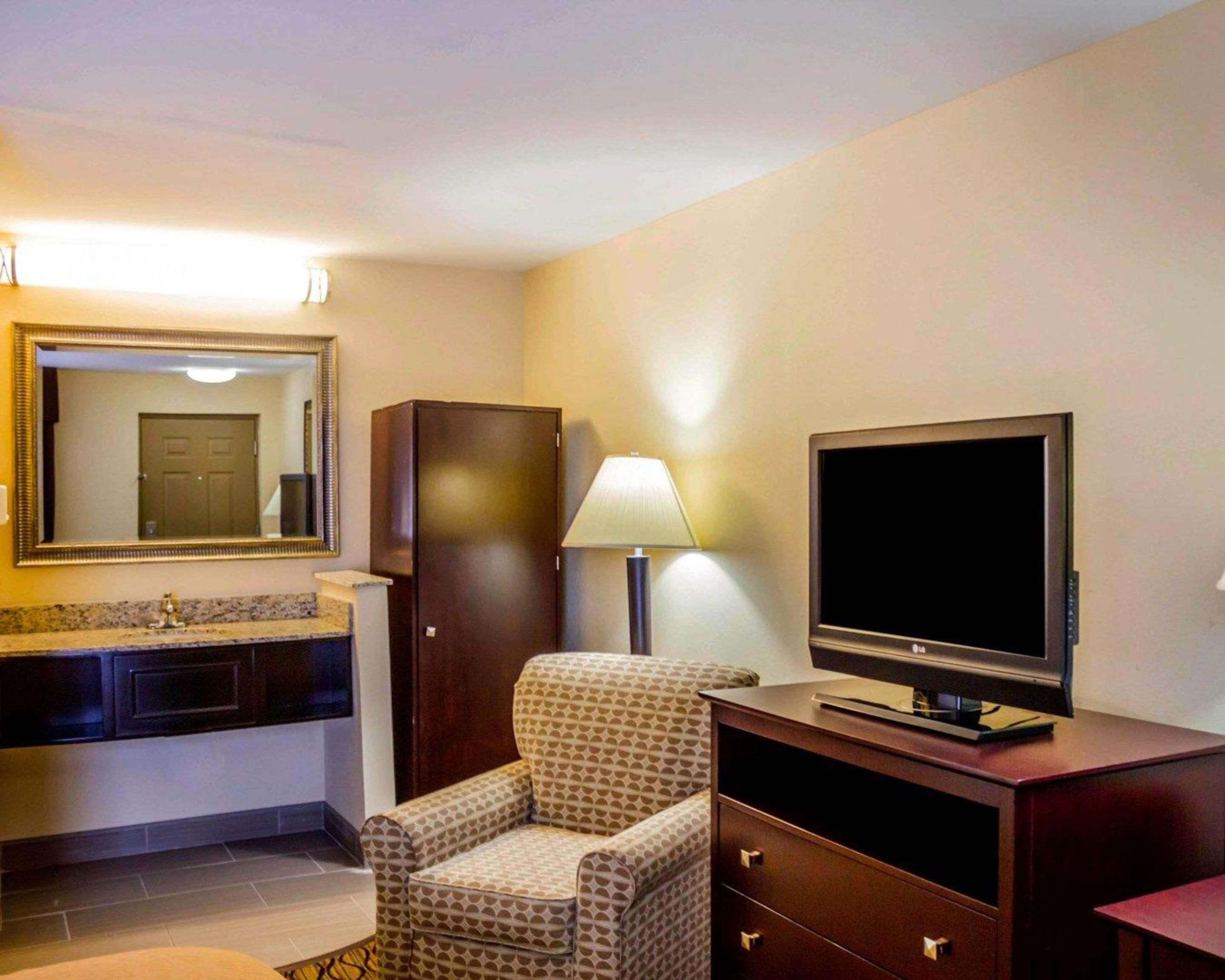 Quality Inn Waterbury Esterno foto