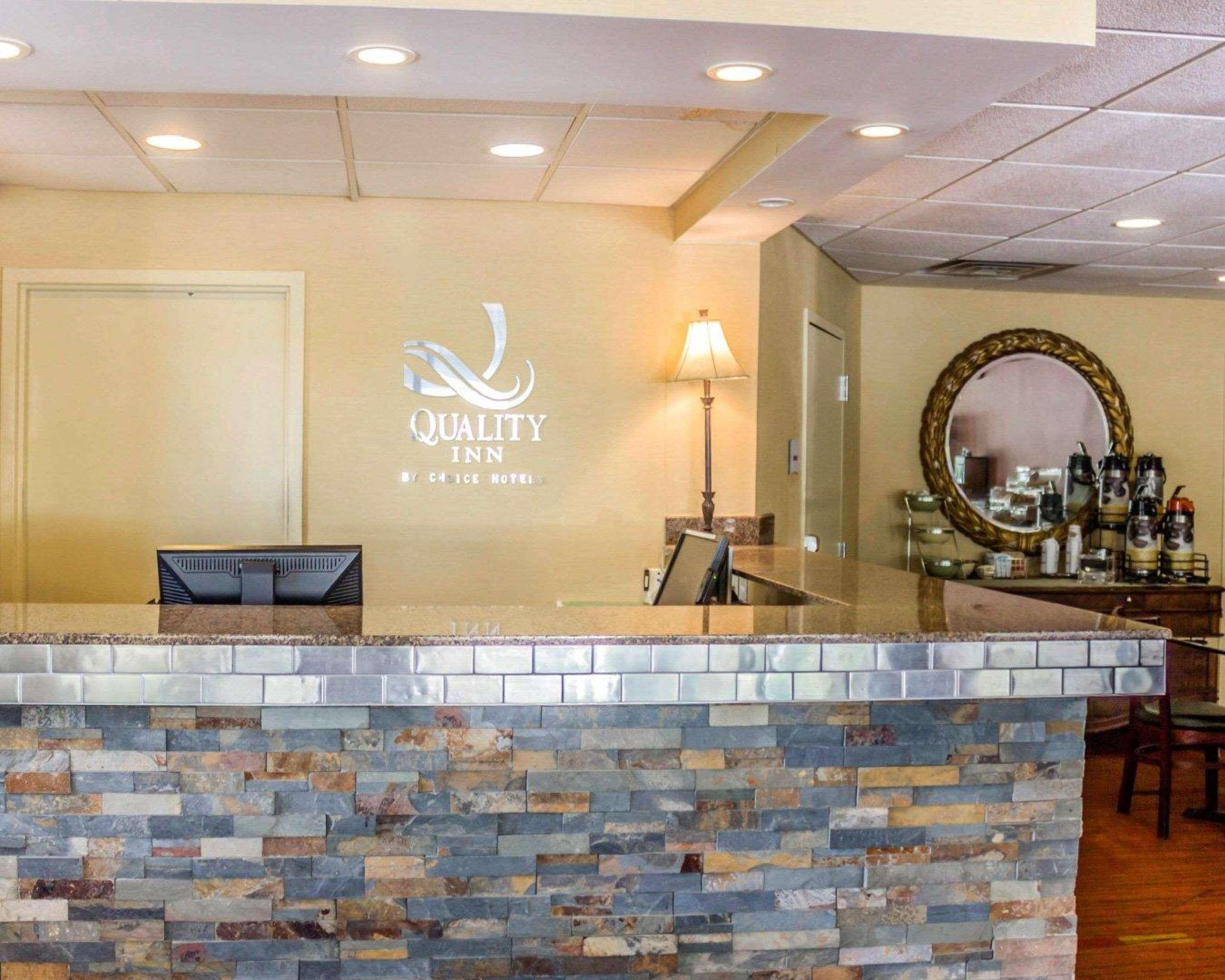 Quality Inn Waterbury Esterno foto