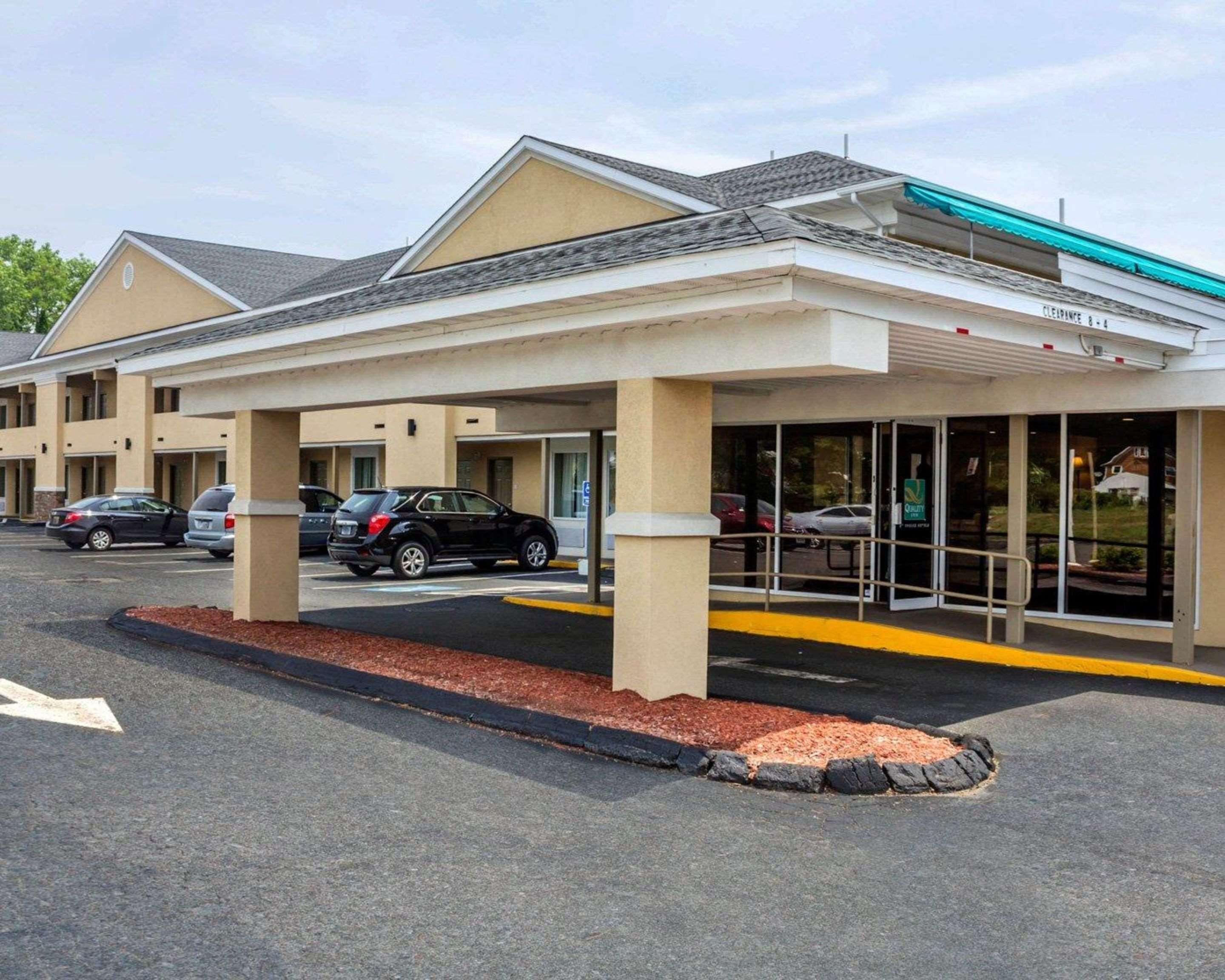 Quality Inn Waterbury Esterno foto