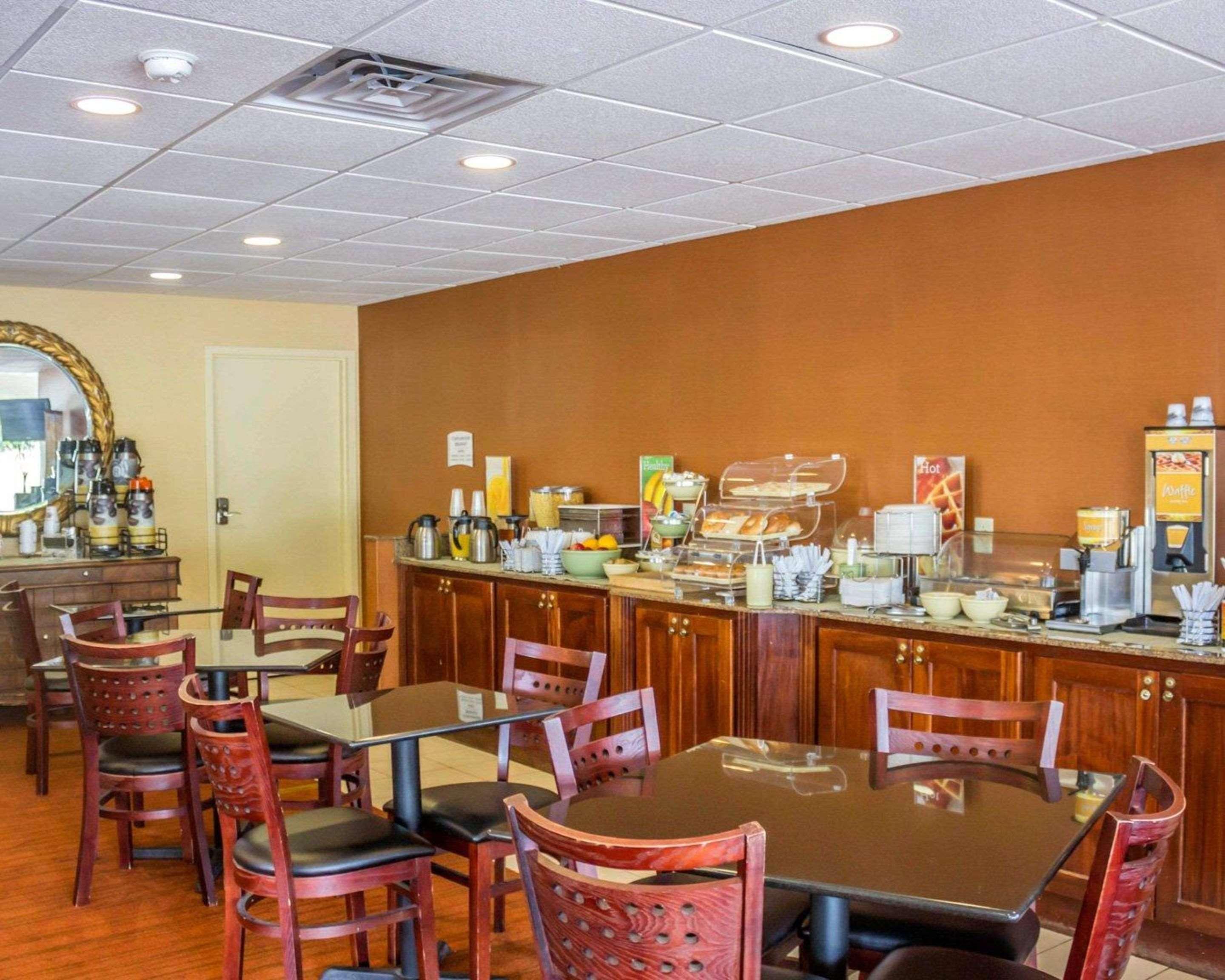Quality Inn Waterbury Esterno foto