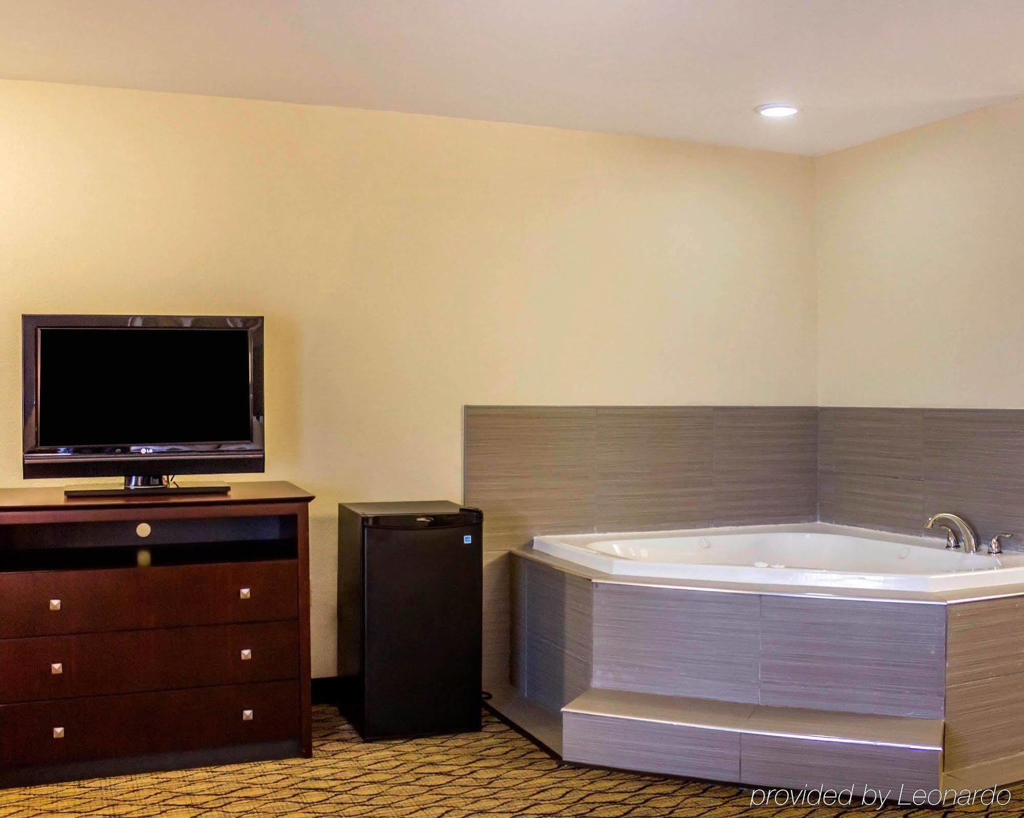 Quality Inn Waterbury Esterno foto