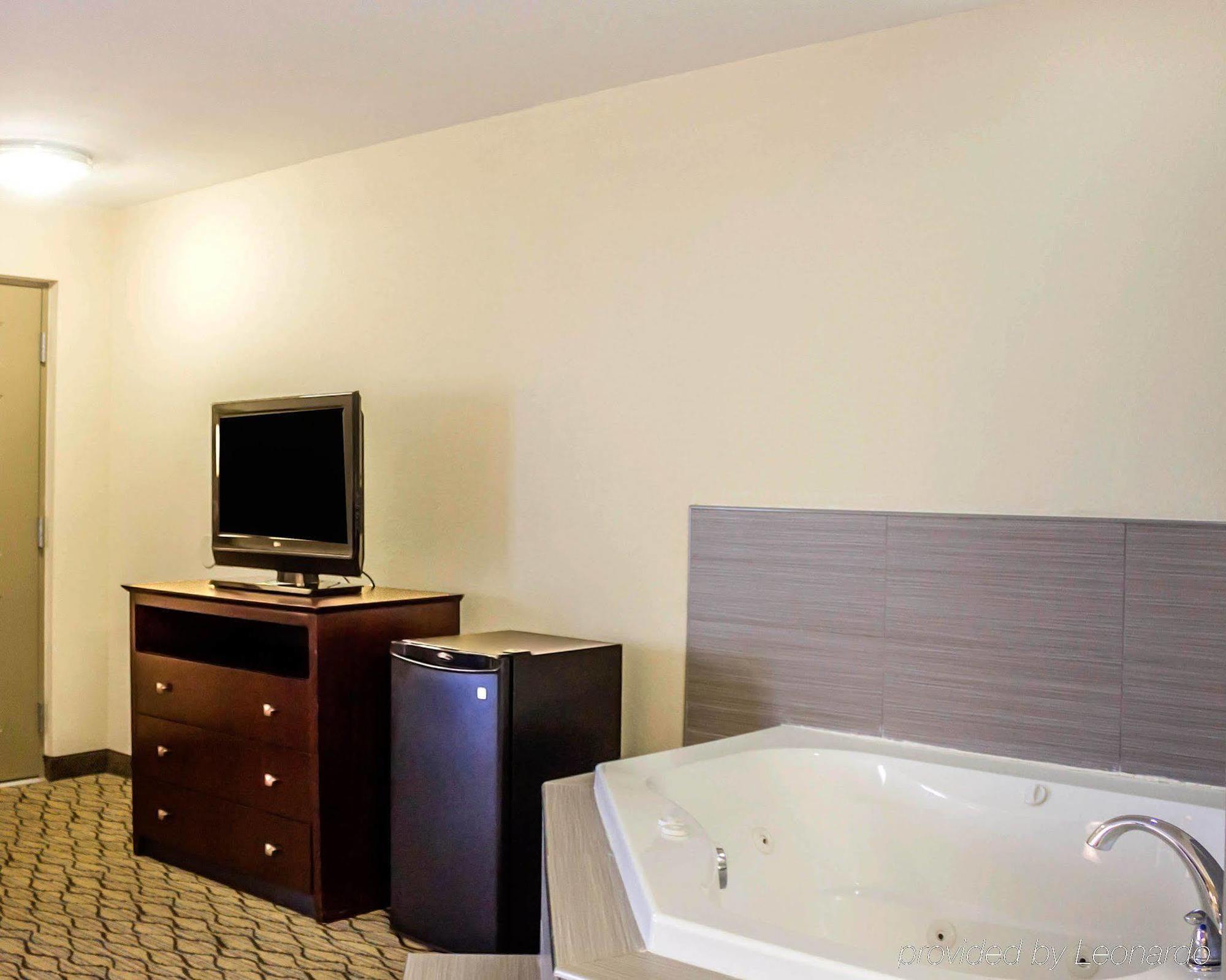 Quality Inn Waterbury Esterno foto