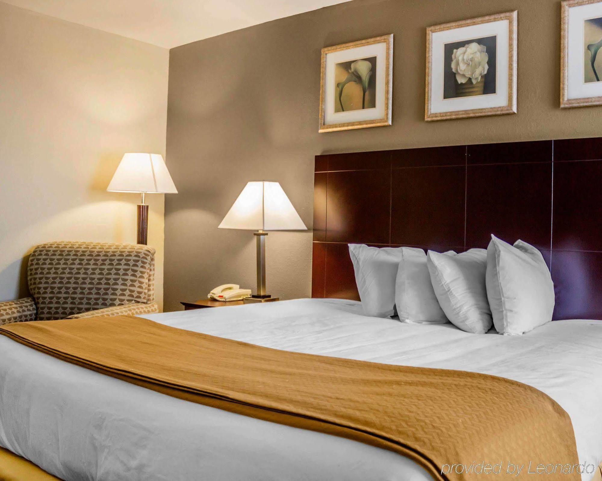 Quality Inn Waterbury Esterno foto