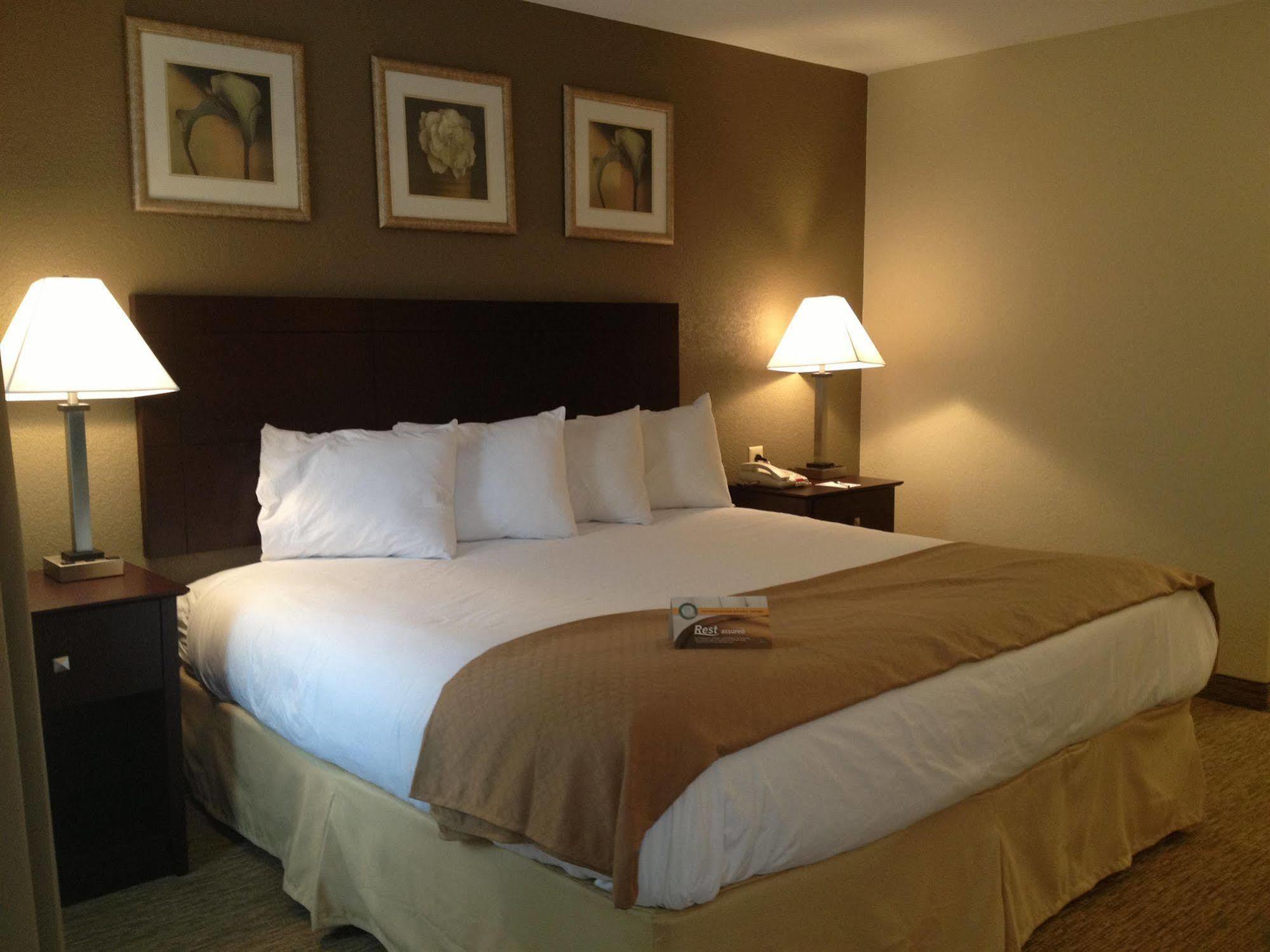 Quality Inn Waterbury Esterno foto