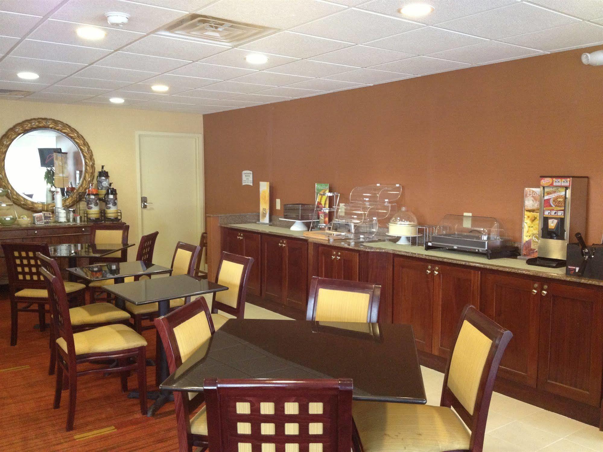 Quality Inn Waterbury Esterno foto